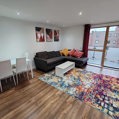 London Apartment With Wembley View